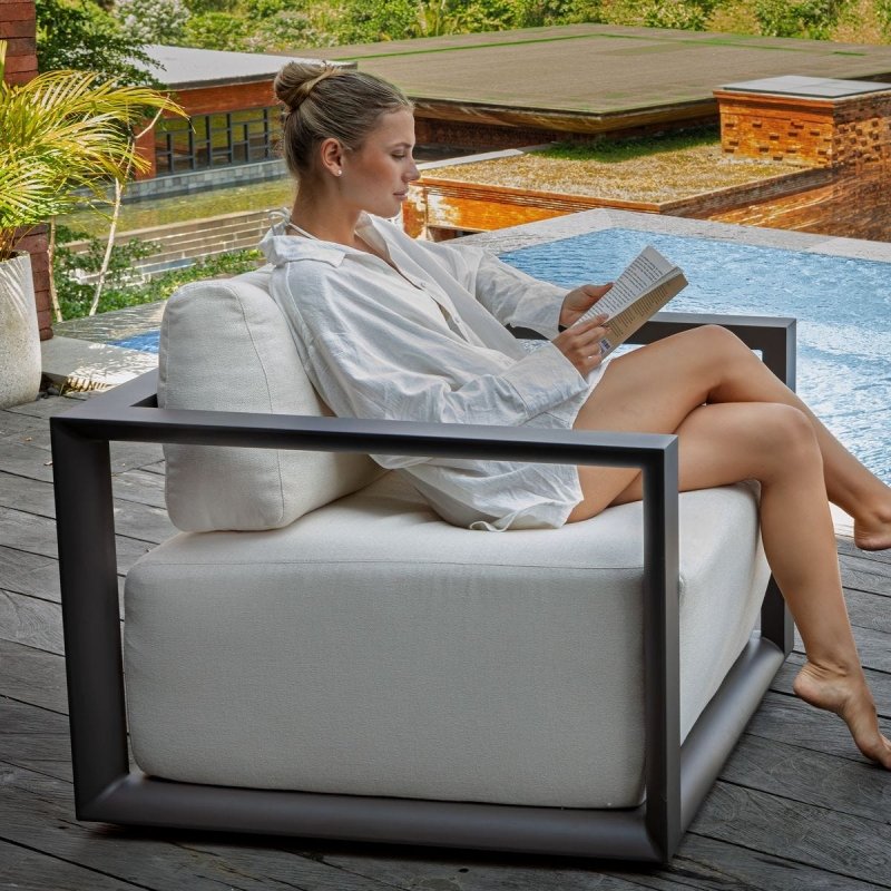 Additional close-up detail of the Remsen Outdoor Lounge Chair Java Black/Oyster image 11