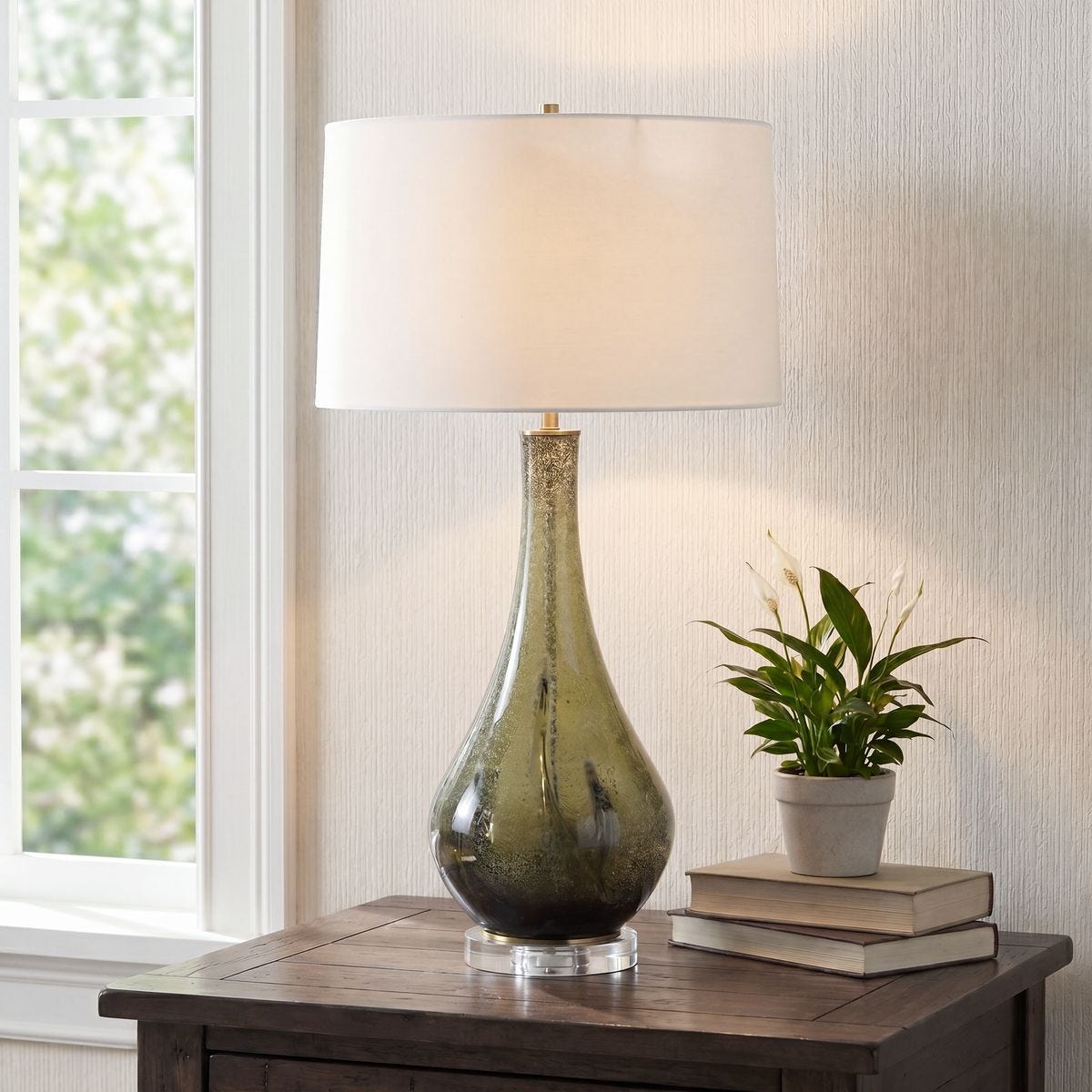 Close-up of the Marist Green Art Glass Table Lamp material and finish