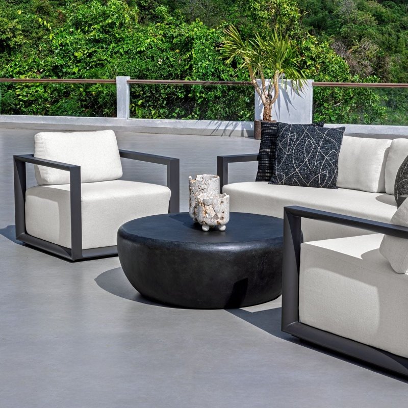 Additional close-up detail of the Remsen Outdoor Lounge Chair Java Black/Oyster image 9